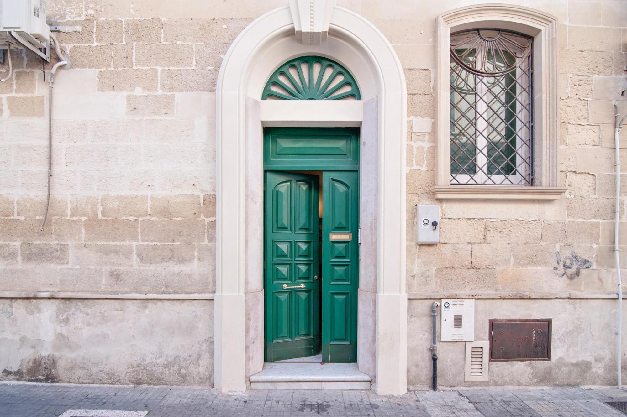 The Golden Hour, Luxury Apartment With A Panoramic View Lecce Exterior photo